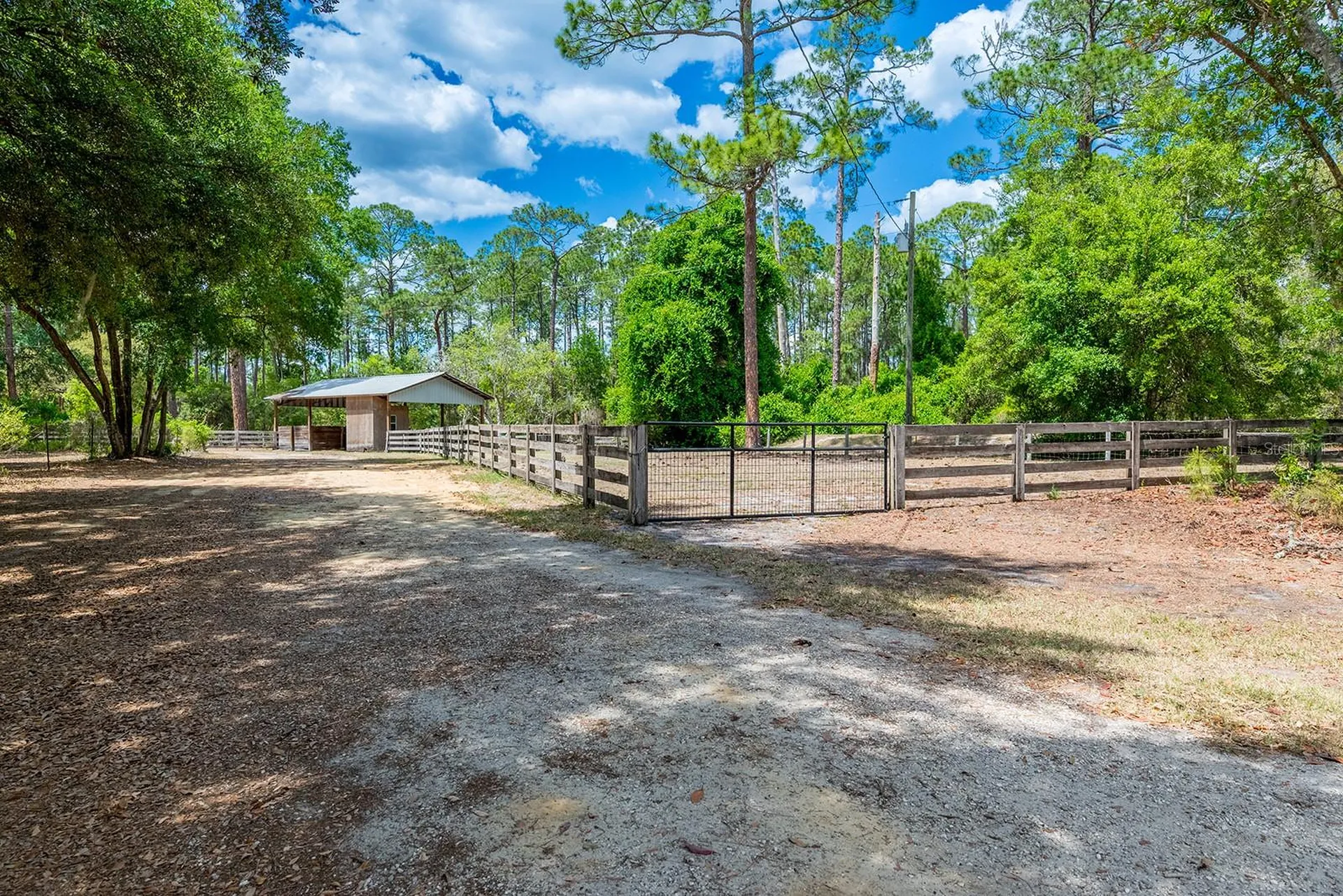 554 S County Road 21 Hawthorne FL 32640
