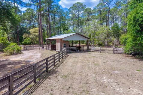 554 S County Road 21 Hawthorne FL 32640