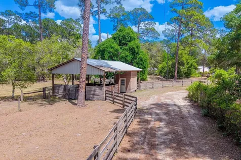 554 S County Road 21 Hawthorne FL 32640