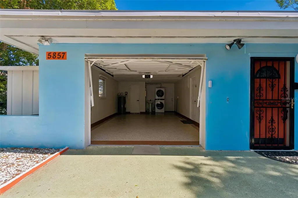 5857 4th Avenue N St Petersburg FL 33710