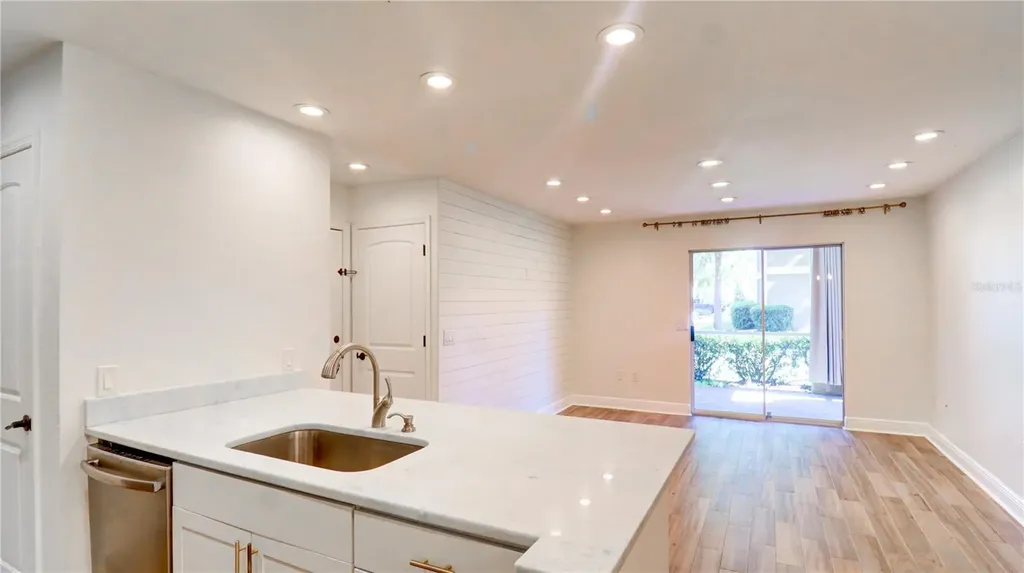 9481 Highland Oak Drive Tampa FL 33647