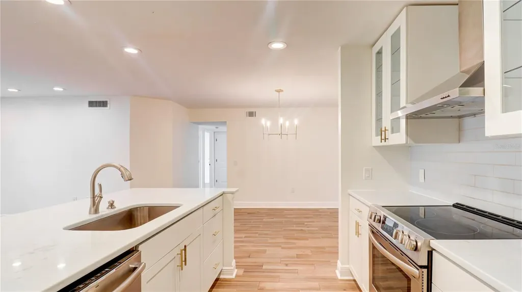 9481 Highland Oak Drive Tampa FL 33647