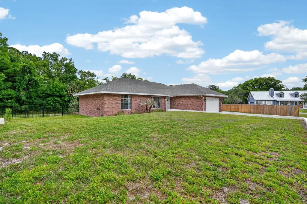 1505 Lakeside Drive Deland FL 32720