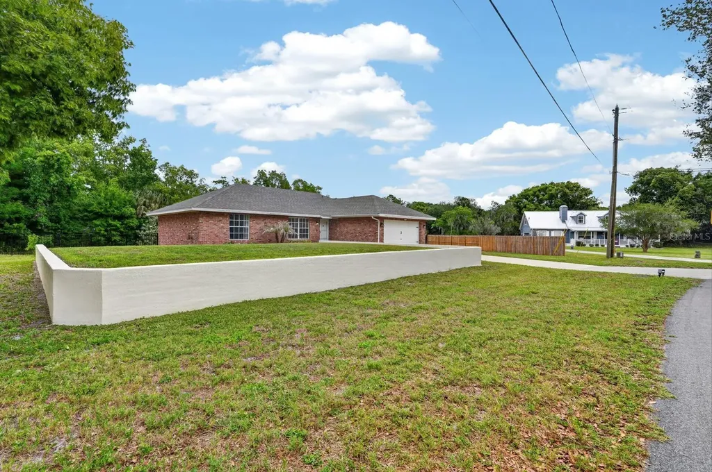 1505 Lakeside Drive Deland FL 32720