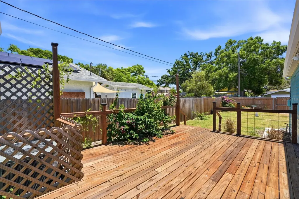 1220 35th Avenue N St Petersburg FL 33704