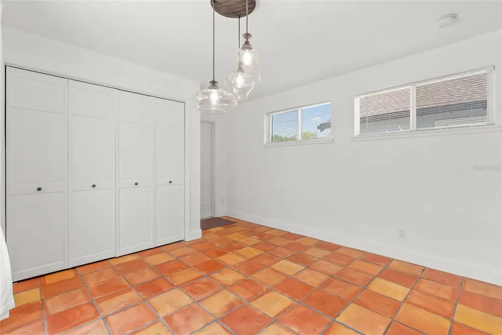 1220 35th Avenue N St Petersburg FL 33704