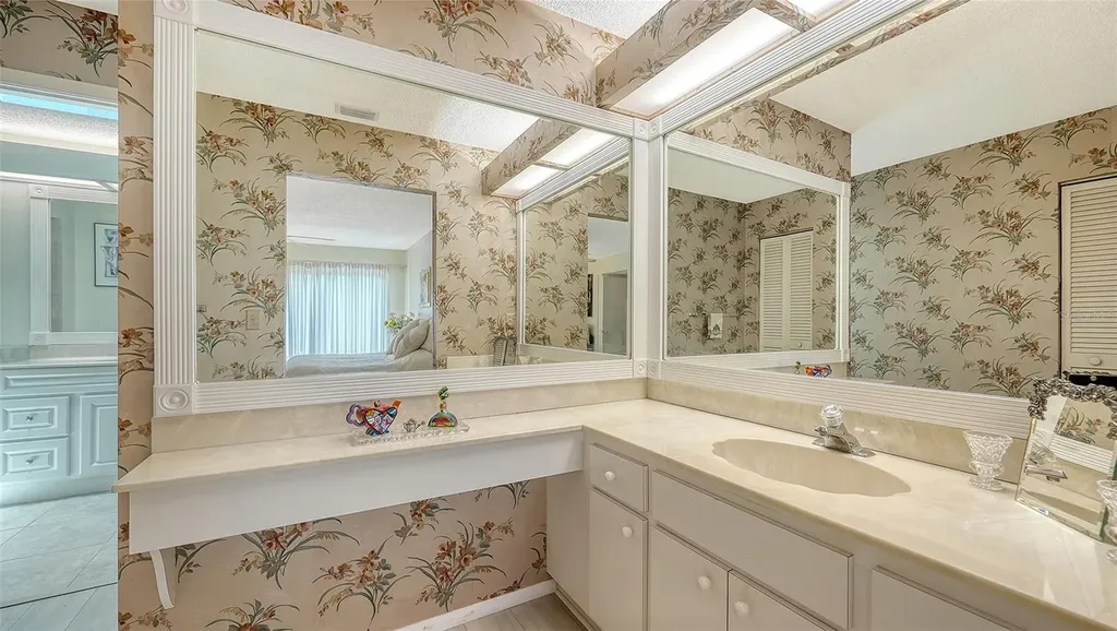 4638 Willow Wood Circle Sarasota FL 34241