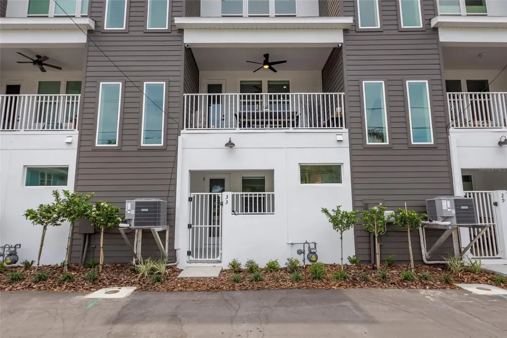 33 29th Street N St Petersburg FL 33713
