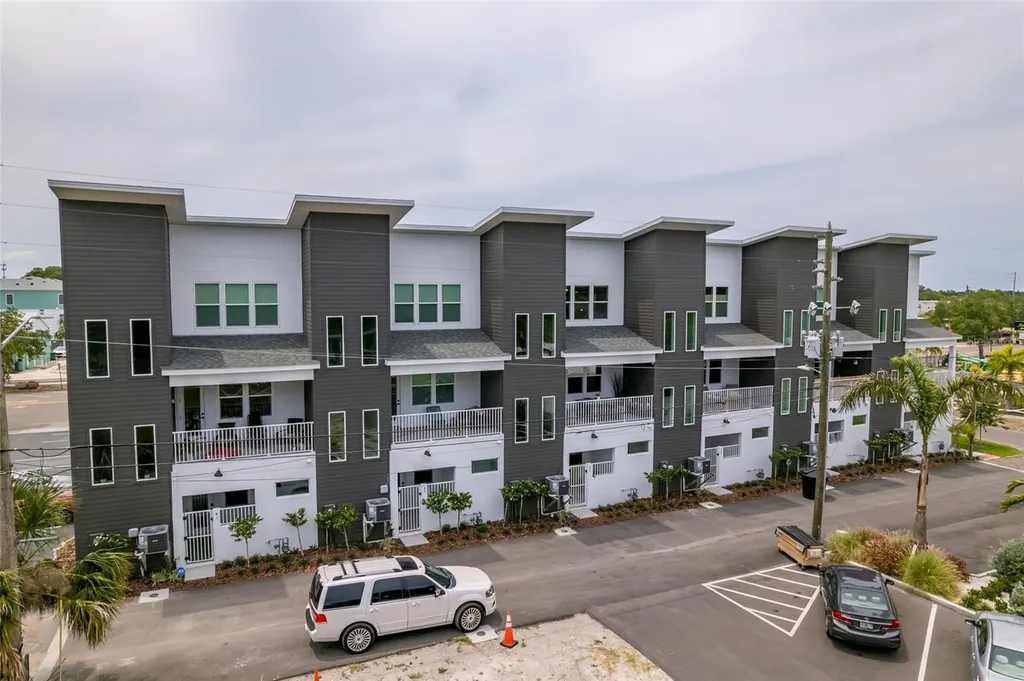 33 29th Street N St Petersburg FL 33713