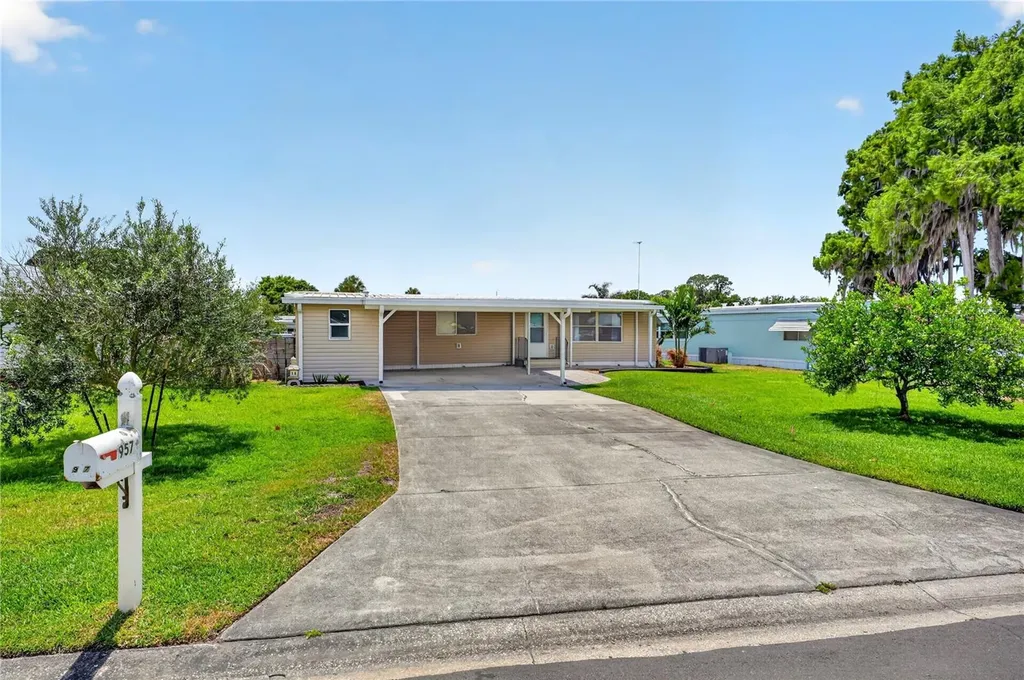 957 Todd Way Tavares FL 32778