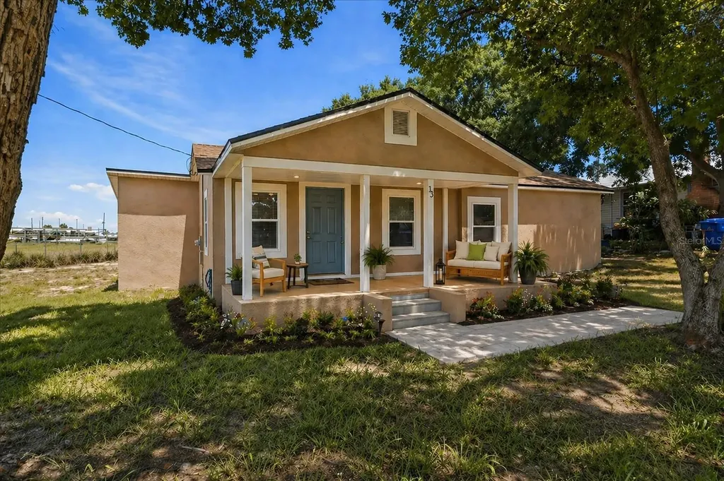 13 E 8th Street Frostproof FL 33843