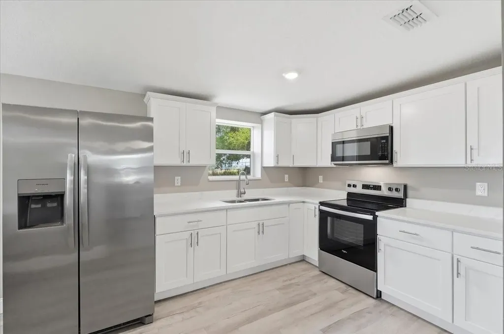 13 E 8th Street Frostproof FL 33843