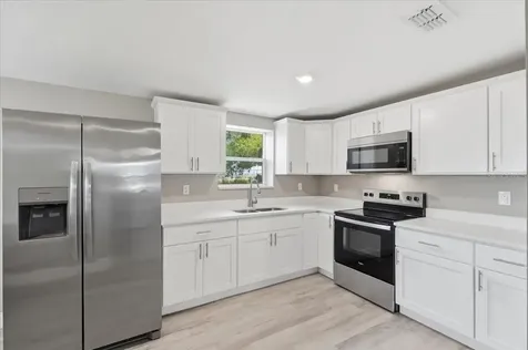 13 E 8th Street Frostproof FL 33843