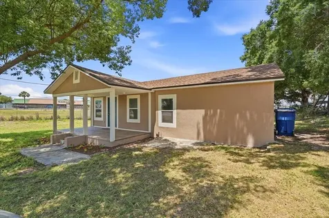 13 E 8th Street Frostproof FL 33843