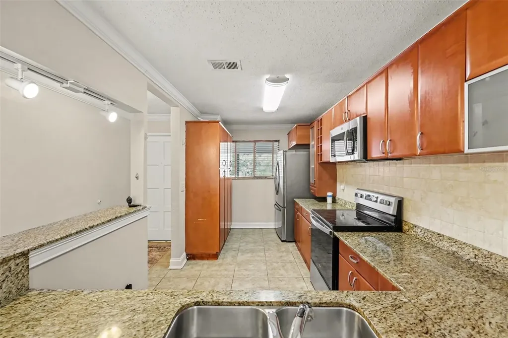 6334 Newtown Circle Tampa FL 33615