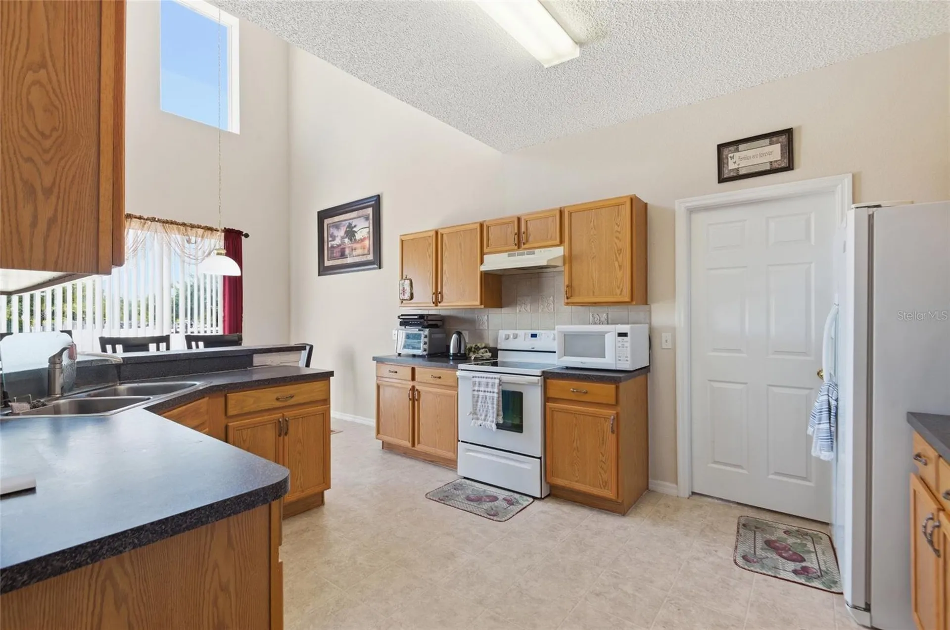 27 Inconnu Drive Kissimmee FL 34759