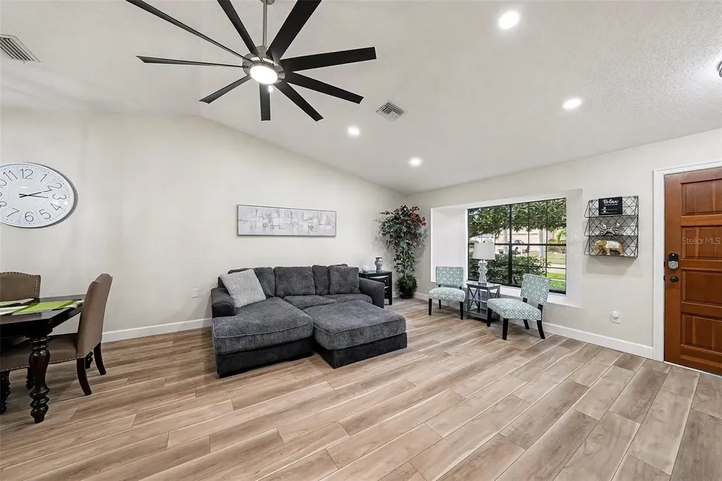 11325 Glenmont Drive Tampa FL 33635