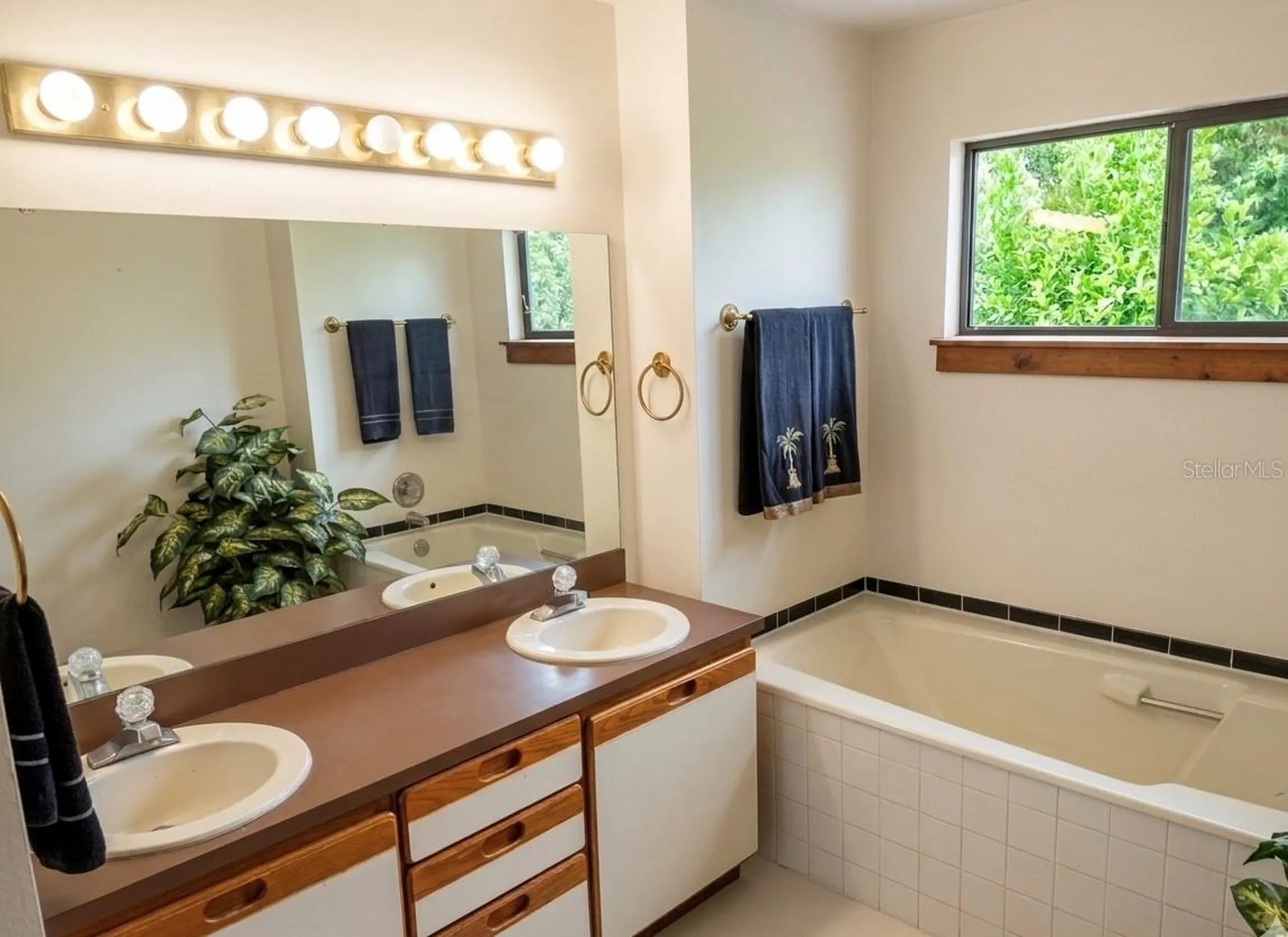 2070 S Courtenay Parkway Merritt Island FL 32952