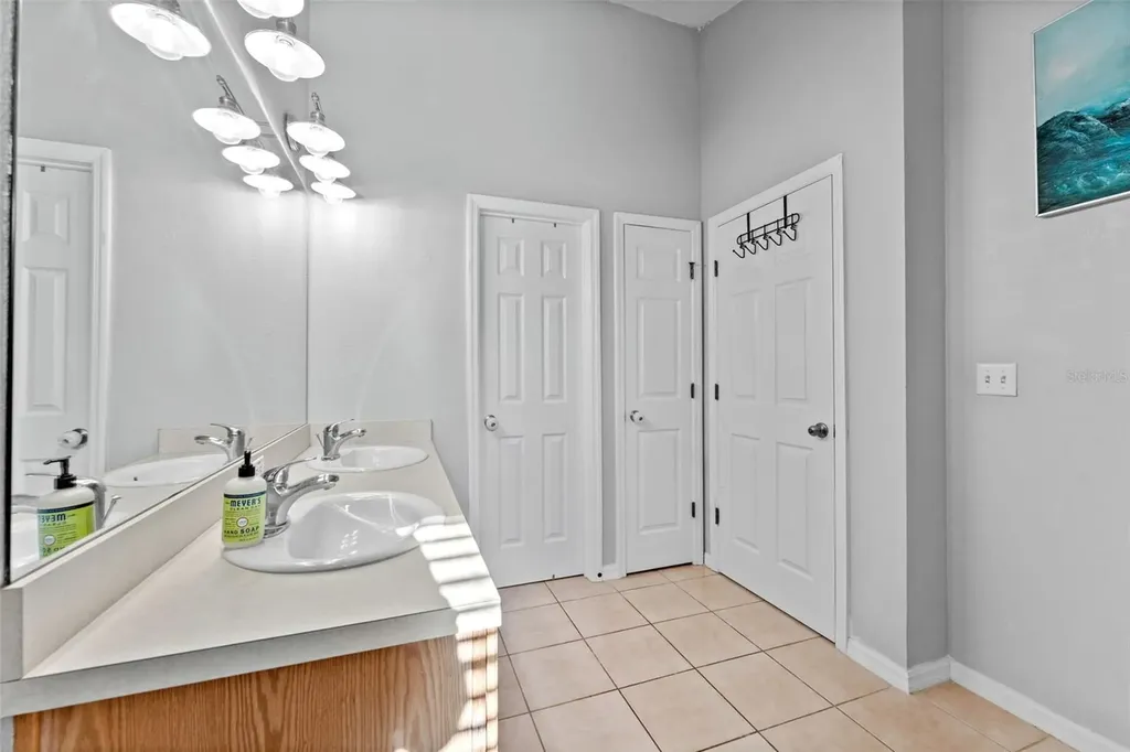 5107 6th Way N St Petersburg FL 33703