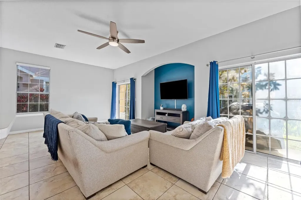 5107 6th Way N St Petersburg FL 33703