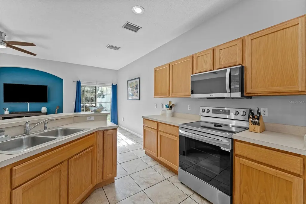 5107 6th Way N St Petersburg FL 33703