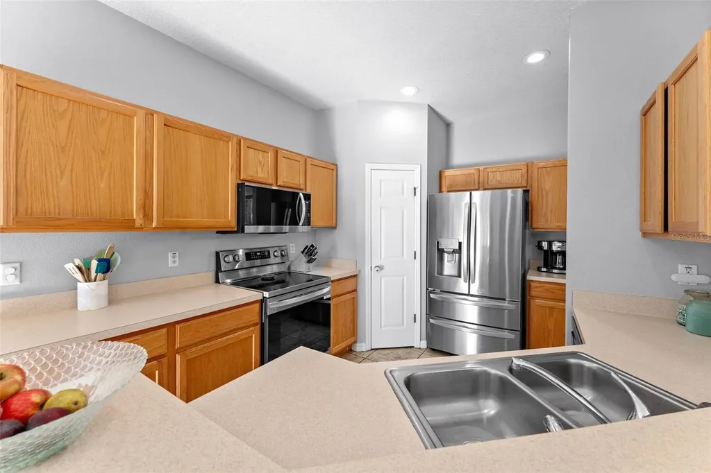 5107 6th Way N St Petersburg FL 33703