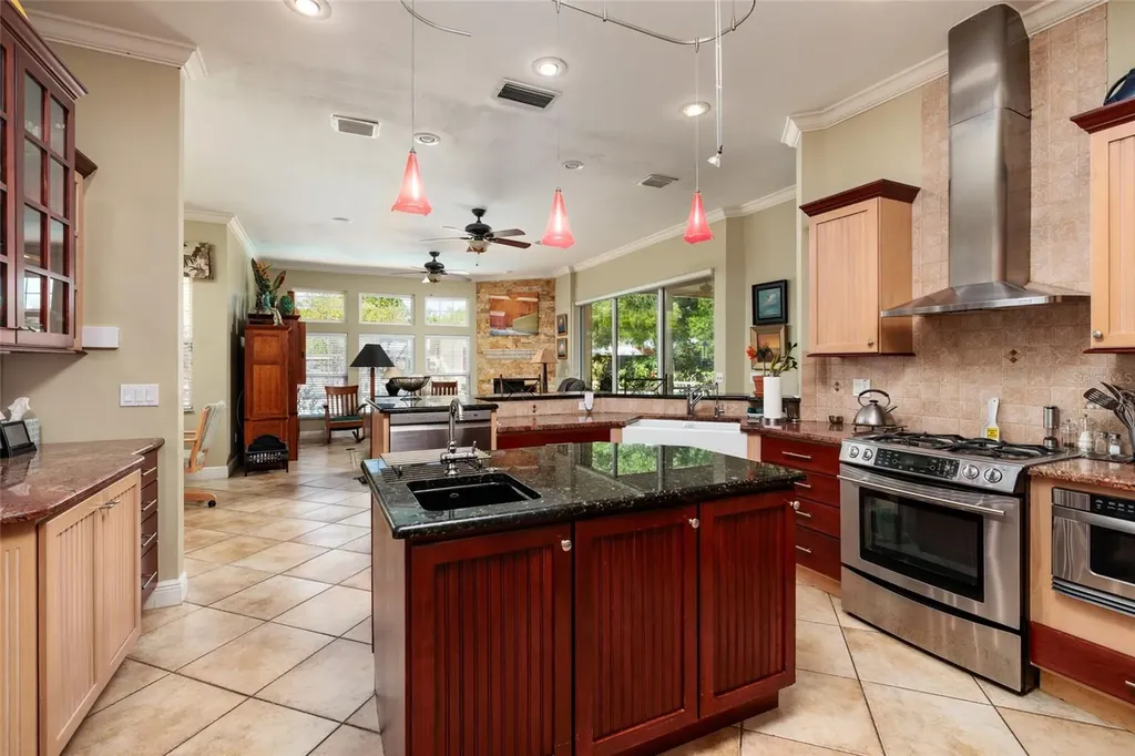 6737 Mango Avenue S St Petersburg FL 33707