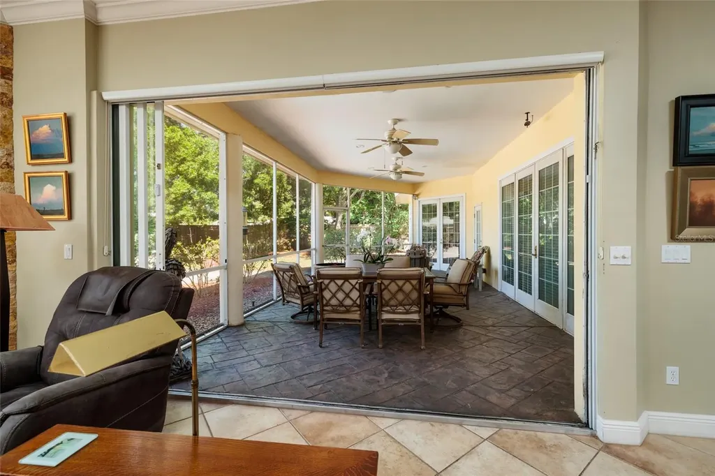 6737 Mango Avenue S St Petersburg FL 33707