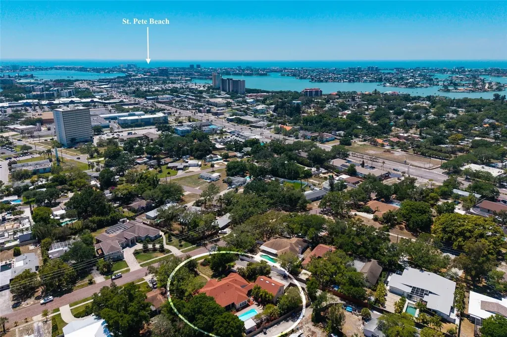 6737 Mango Avenue S St Petersburg FL 33707