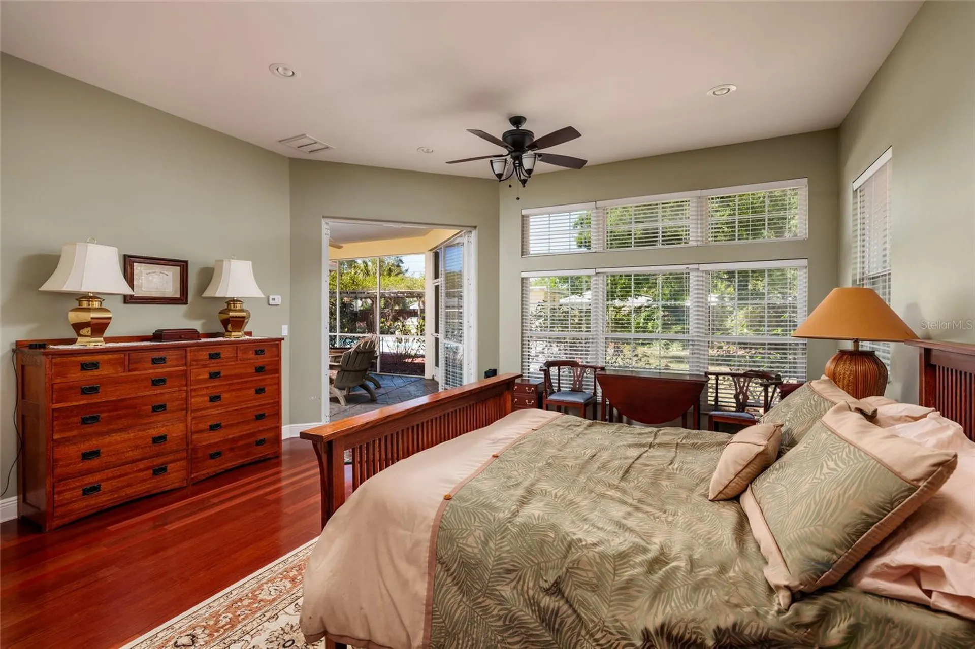 6737 Mango Avenue S St Petersburg FL 33707