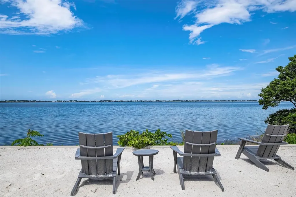 347 Compass Point Drive Bradenton FL 34209