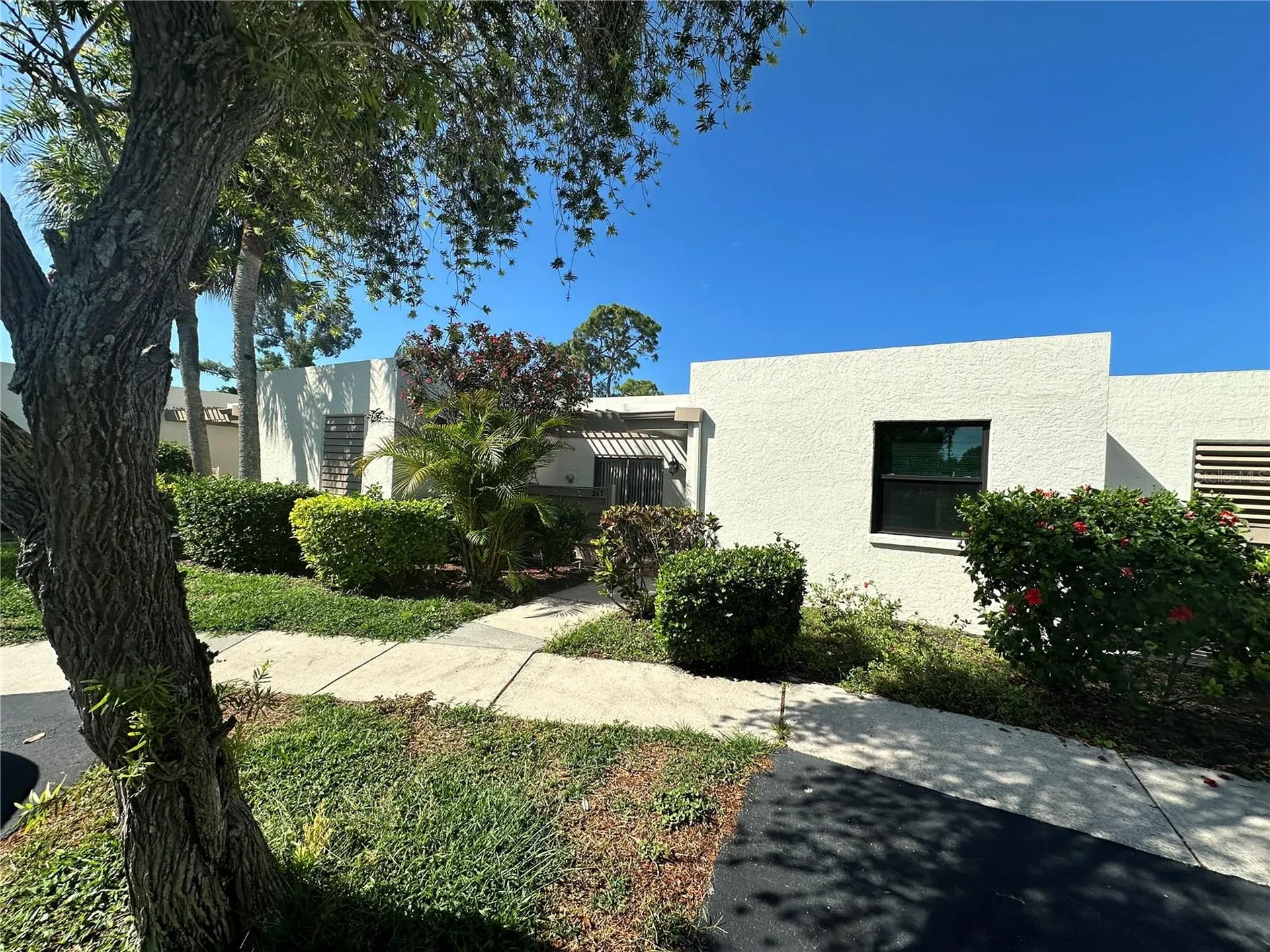 567 Lakeside Drive Bradenton FL 34210