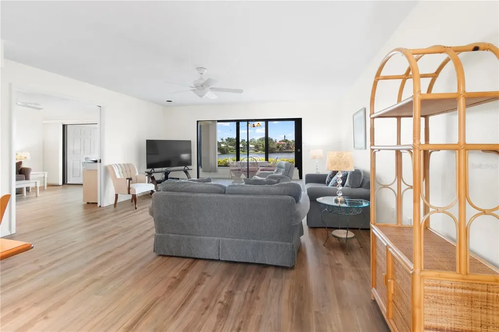 220 Lakewood Drive Bradenton FL 34210