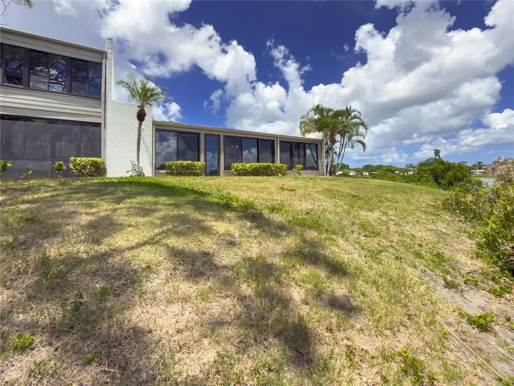 220 Lakewood Drive Bradenton FL 34210