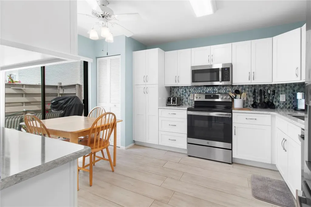220 Lakewood Drive Bradenton FL 34210