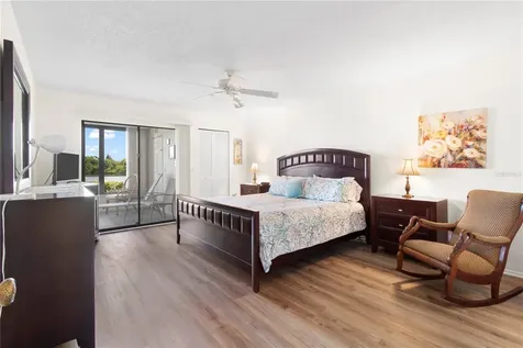 220 Lakewood Drive Bradenton FL 34210