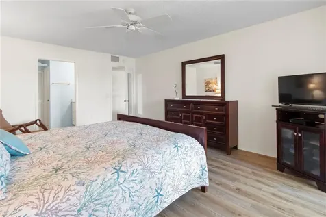220 Lakewood Drive Bradenton FL 34210