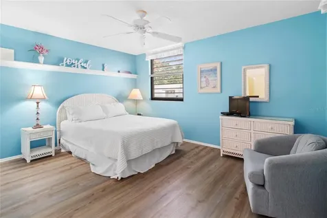 220 Lakewood Drive Bradenton FL 34210