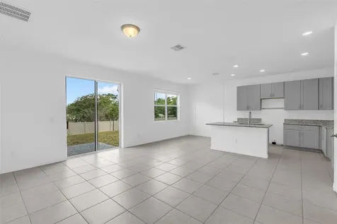 663 Fairview Avenue Haines City FL 33844