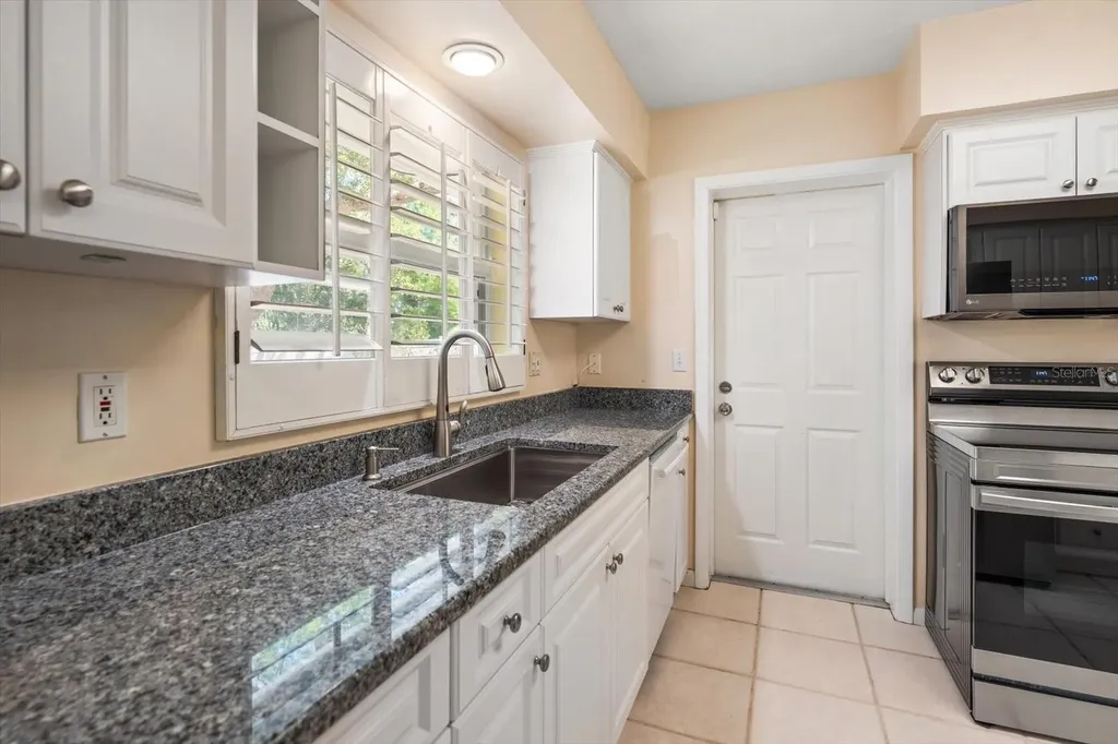 1702 Meredith Lane Belleair FL 33756