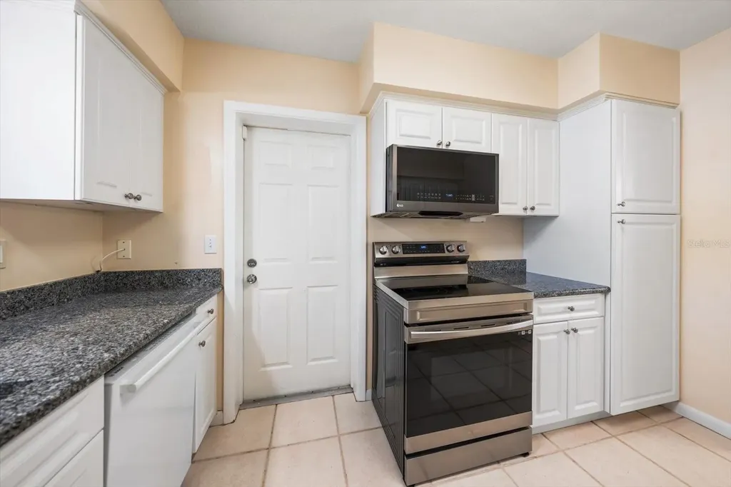 1702 Meredith Lane Belleair FL 33756