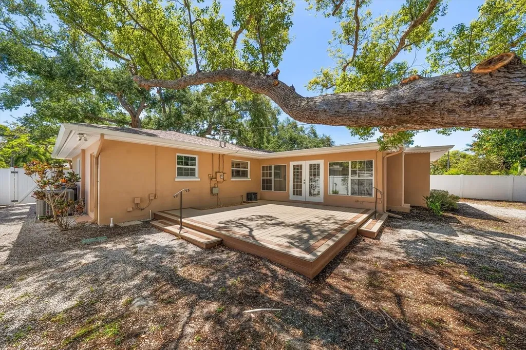 1702 Meredith Lane Belleair FL 33756