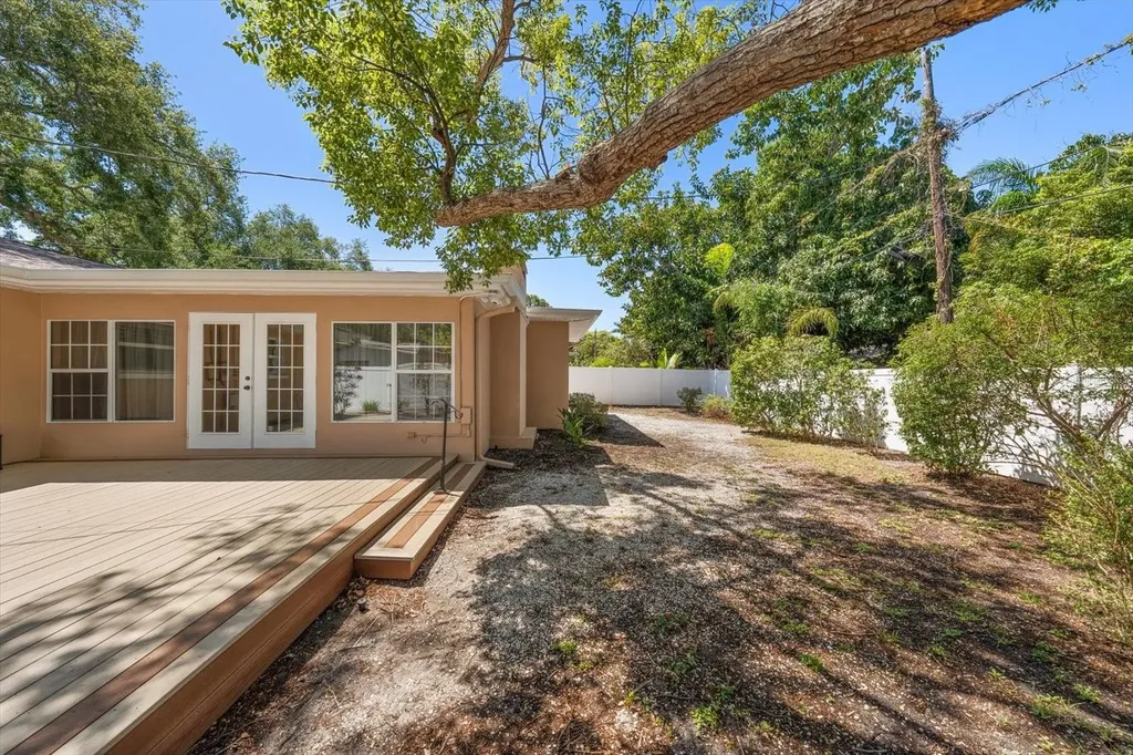 1702 Meredith Lane Belleair FL 33756