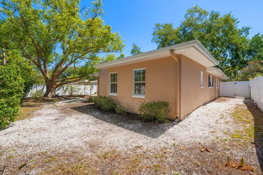 1702 Meredith Lane Belleair FL 33756