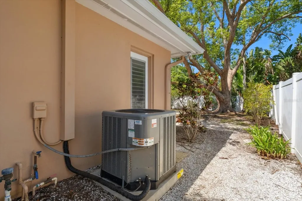1702 Meredith Lane Belleair FL 33756
