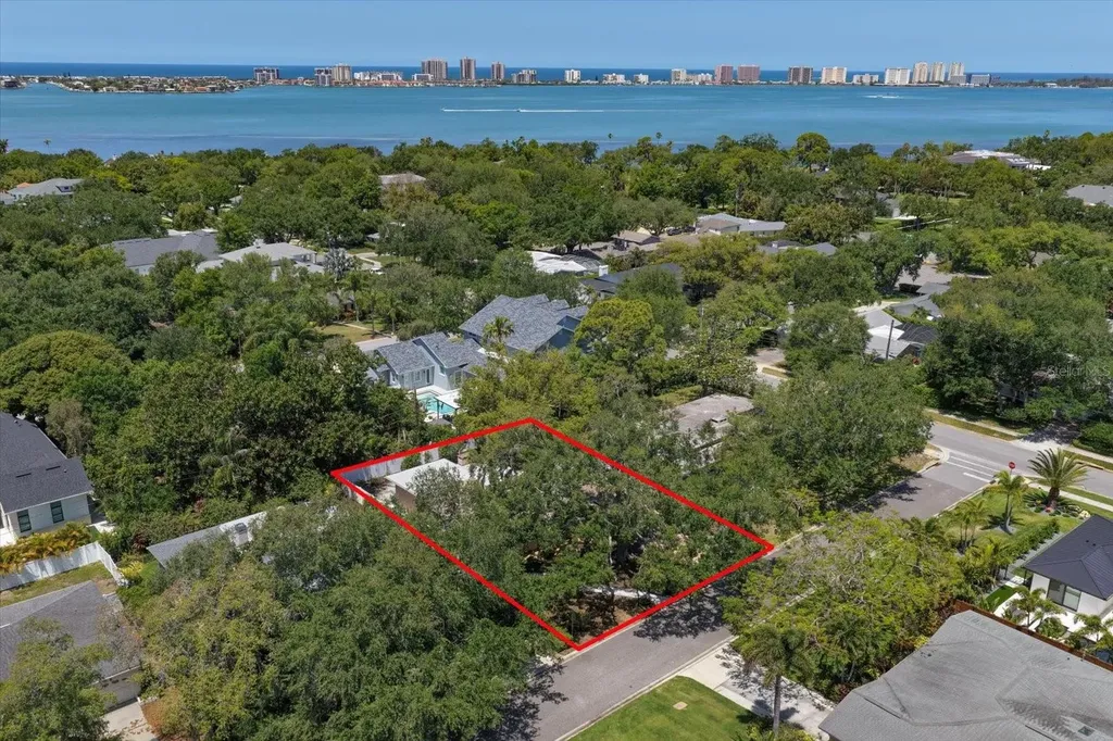 1702 Meredith Lane Belleair FL 33756