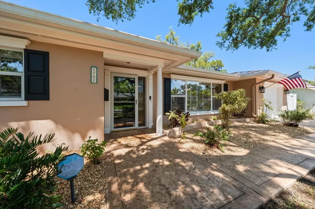 1702 Meredith Lane Belleair FL 33756