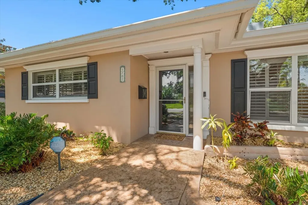 1702 Meredith Lane Belleair FL 33756