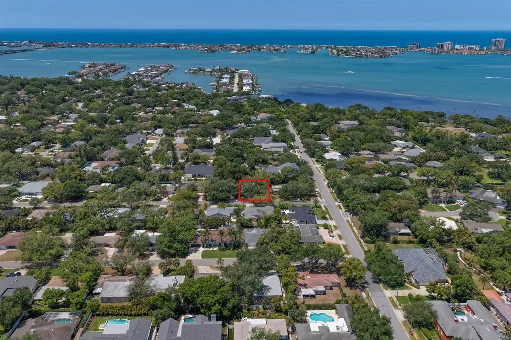 1702 Meredith Lane Belleair FL 33756