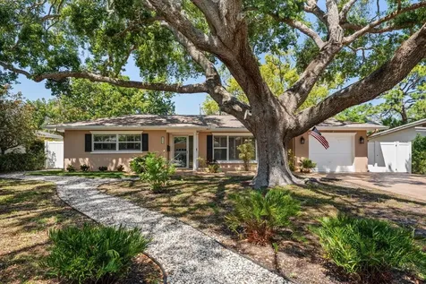 1702 Meredith Lane Belleair FL 33756